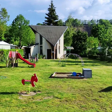 Avec Terrasse - 6 Pers. - Api-1-52-2043 * La Tour-d'Auvergne