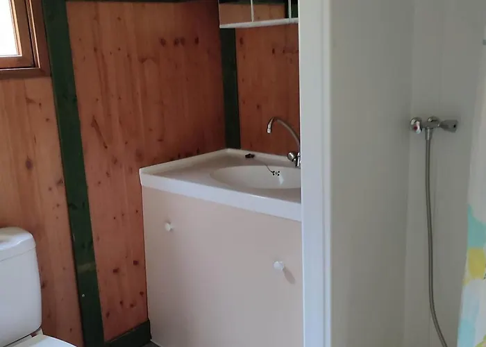 Avec Terrasse - 6 Pers. - Api-1-52-2043 Campsite