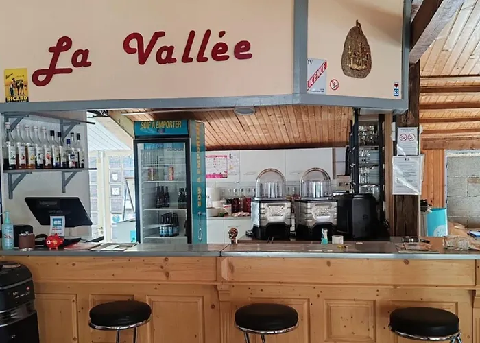 Avec Terrasse - 6 Pers. - Api-1-52-2043 La Tour-d'Auvergne