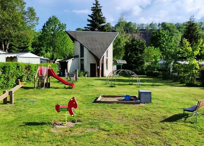 Avec Terrasse - 6 Pers. - Api-1-52-2043 * La Tour-d'Auvergne